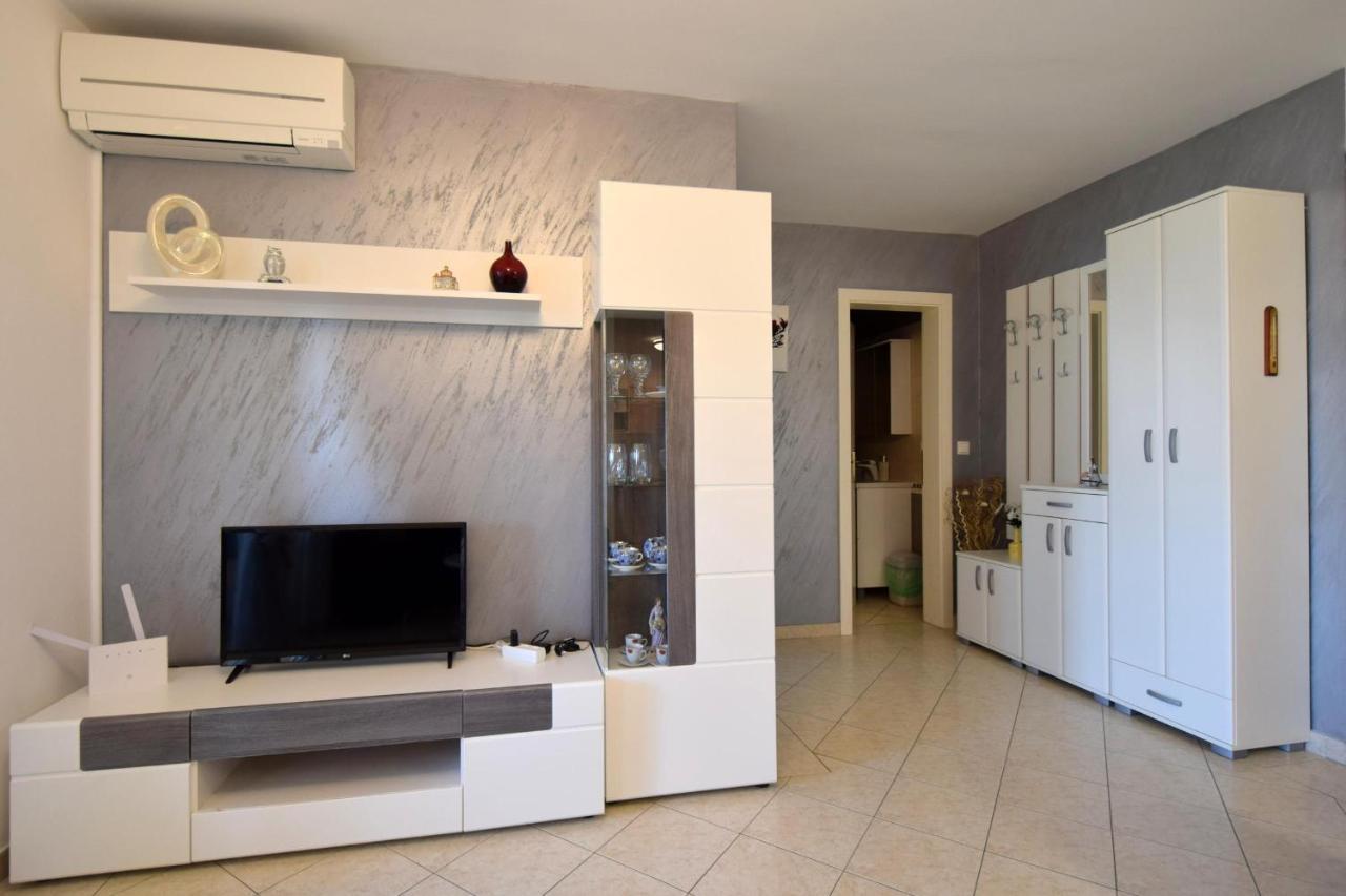 Apartment Lucy Malinska Exterior photo